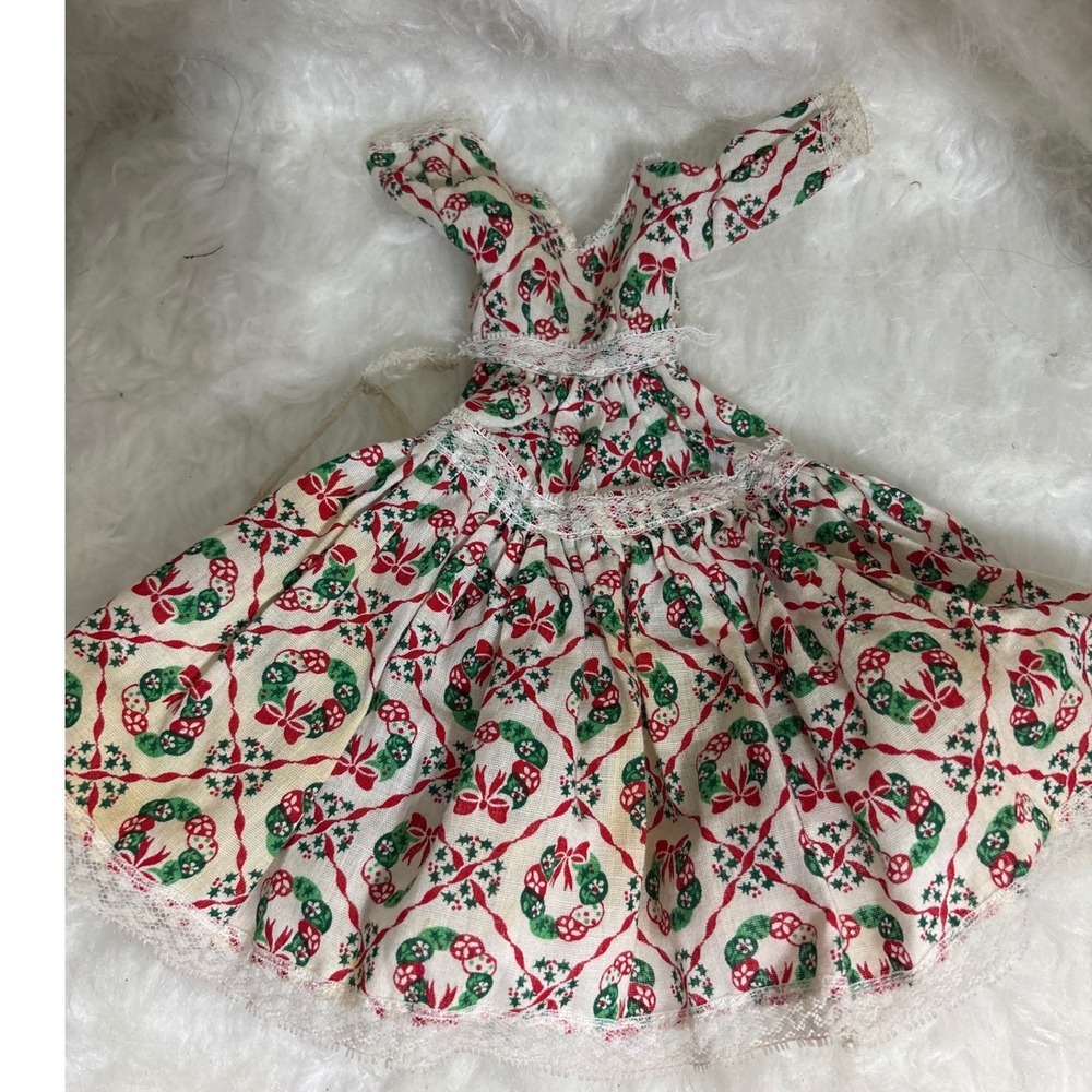 Unbranded Dress Barbie Doll OS Christmas Wreath Cream Lace Trim Fair Vintage Toy
